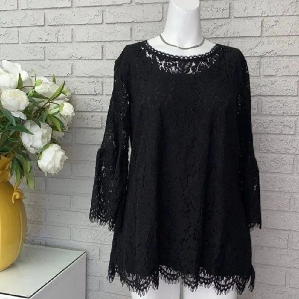 Isaac Mizrahi Women Black Lace With Scallop/ Eyelash Detail Blouse Size M
